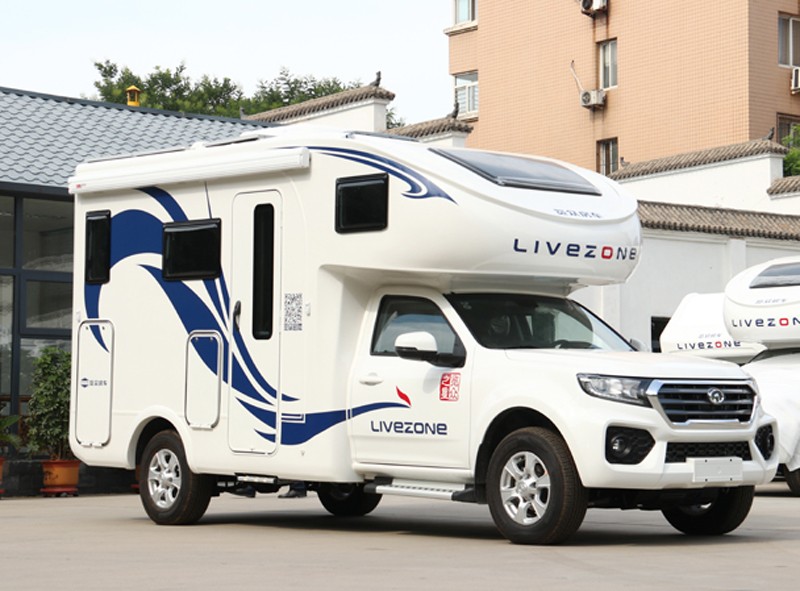 不懼荒野，不怕泥濘，四驅房車更給力